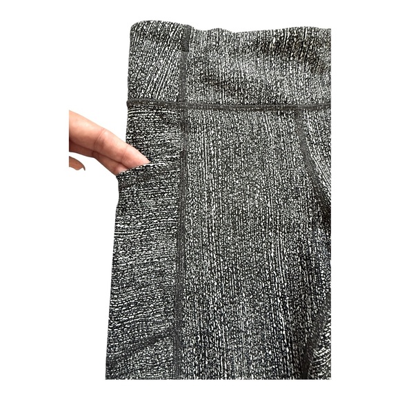 Women’s Lululemon Grey White Leggings with Pockets! Size 6! - Picture 4 of 9
